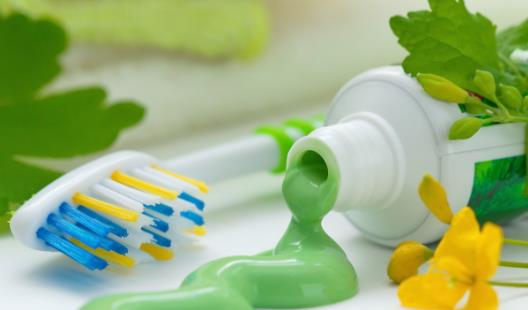 牙膏的妙用有很多 牙膏在生活中的13个特别用途