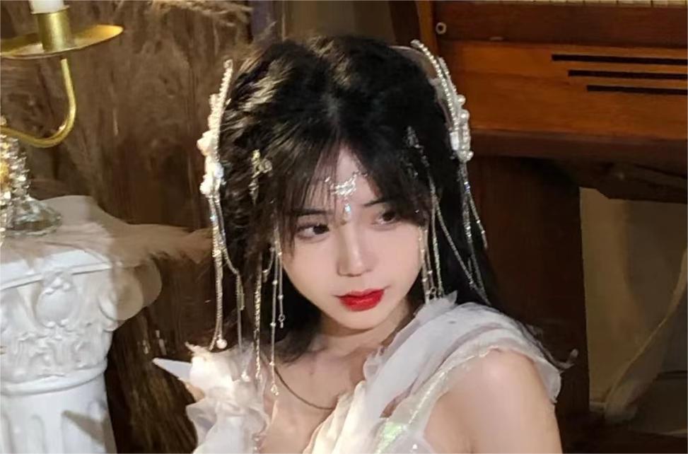 穿书女配：白月光要苟到大结局